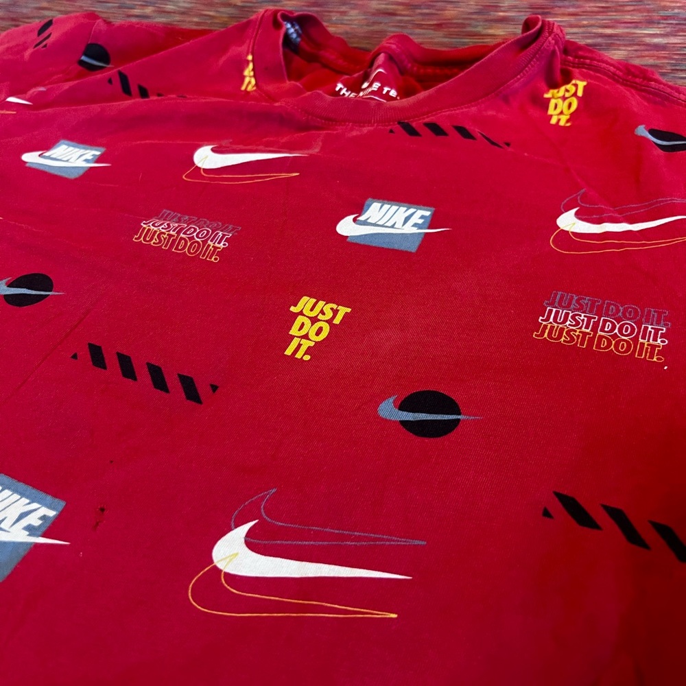 LIMITED Edition Nike Men’s Logo Tee